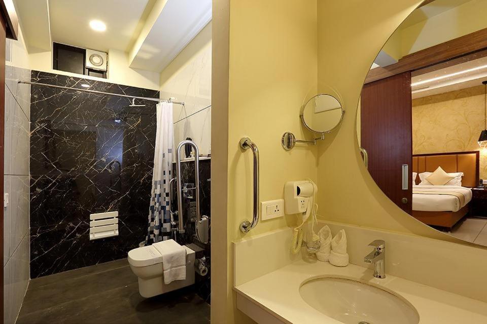 Hotel New York Square Kottayam Exterior foto