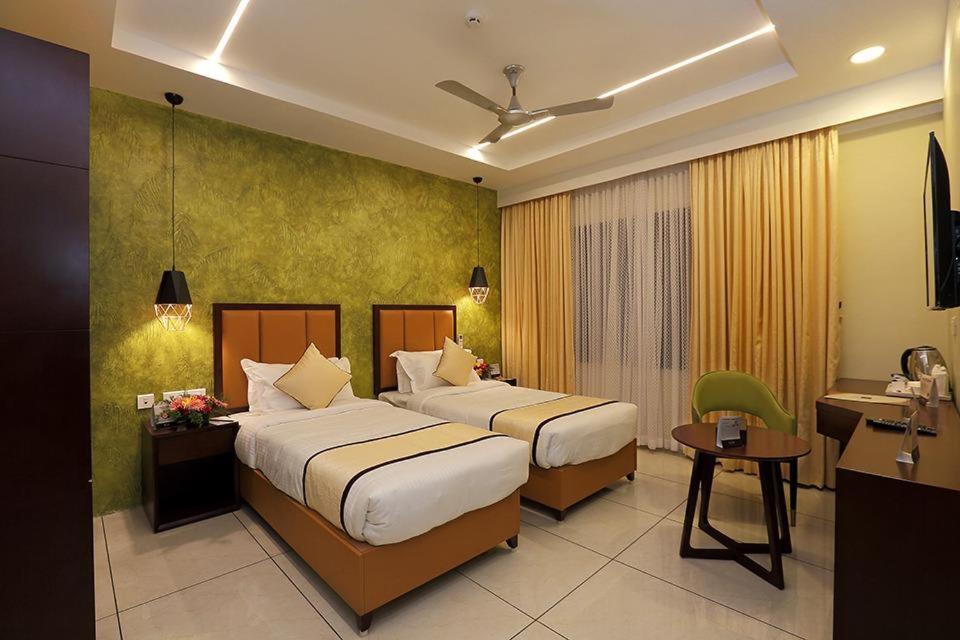 Hotel New York Square Kottayam Exterior foto