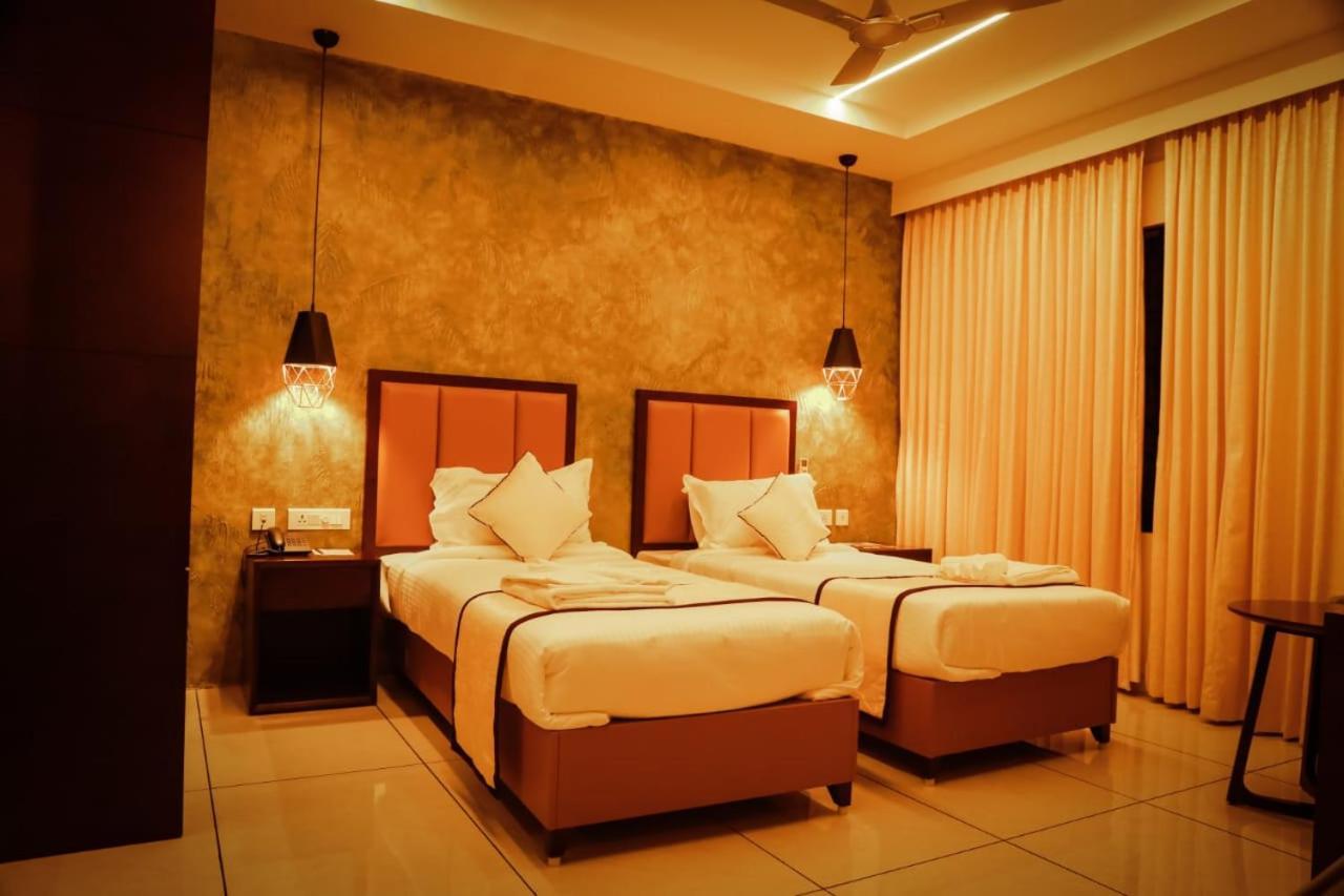 Hotel New York Square Kottayam Exterior foto